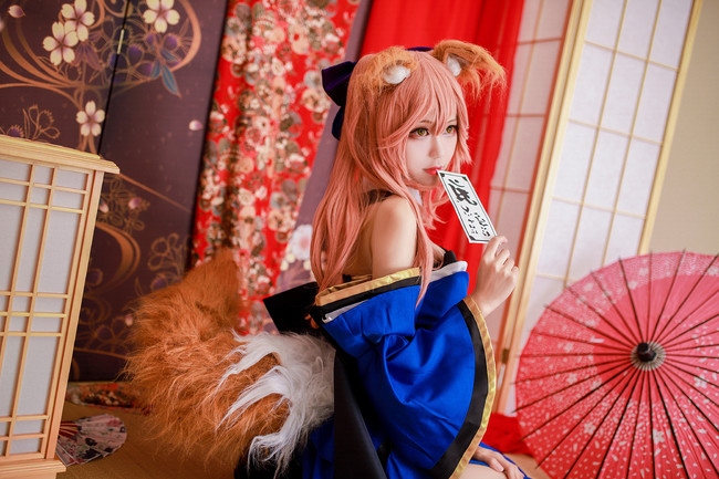 开元体育|甄子丹携汪诗诗情侣装现身极限3美国首映(图2) 开元体育